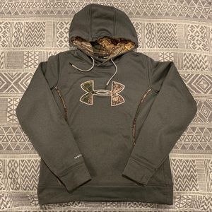 Women’s under armor camo hoodie. EUC!